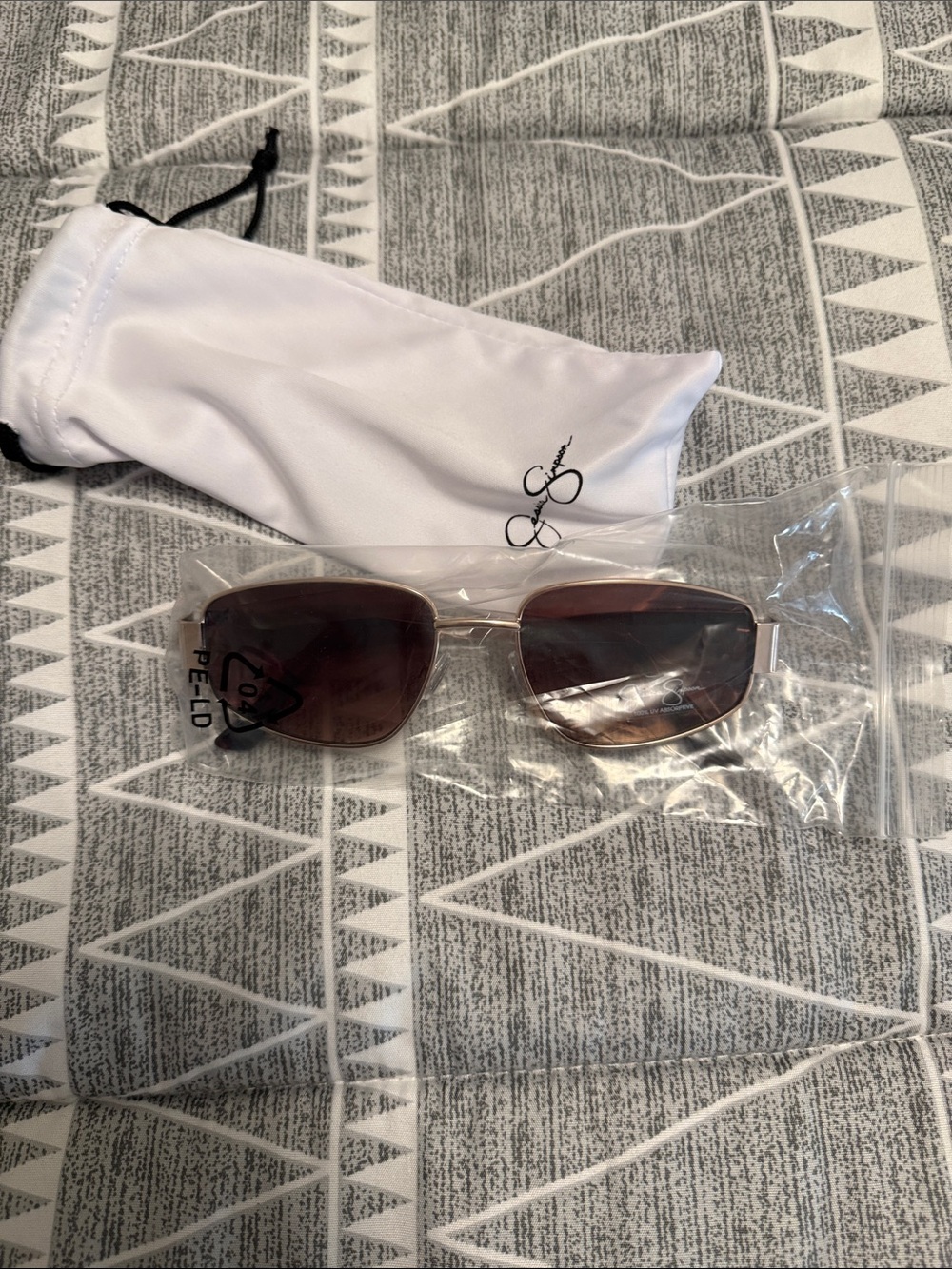 Jessica Simpson Brown Lens Sunglasses with White Branded Pouch